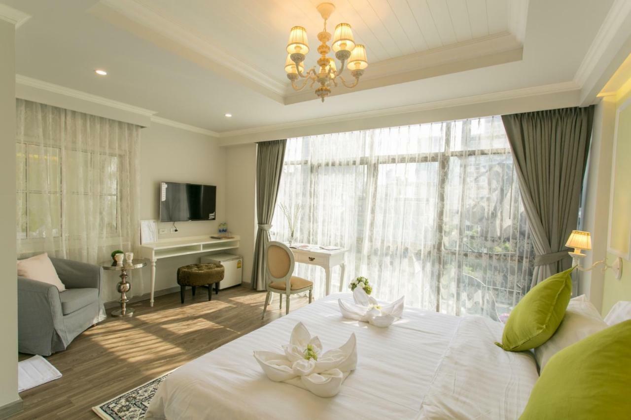 Mali @Silom Boutique Hotel Bangkok Exterior photo